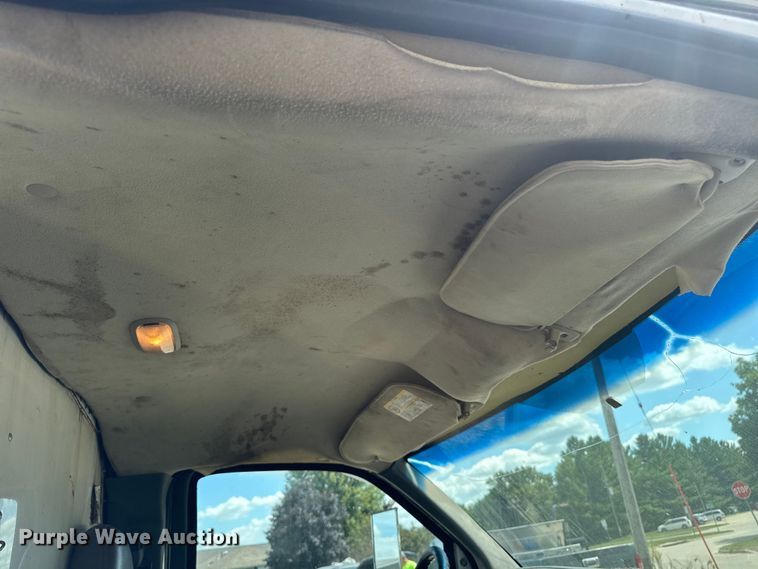 image for item EM2330 2005 Chevrolet Express G3500 box truck