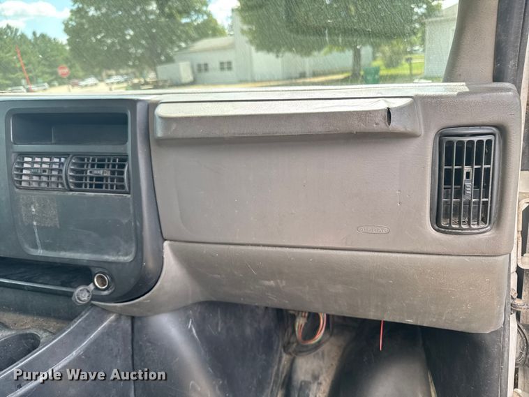 image for item EM2330 2005 Chevrolet Express G3500 box truck