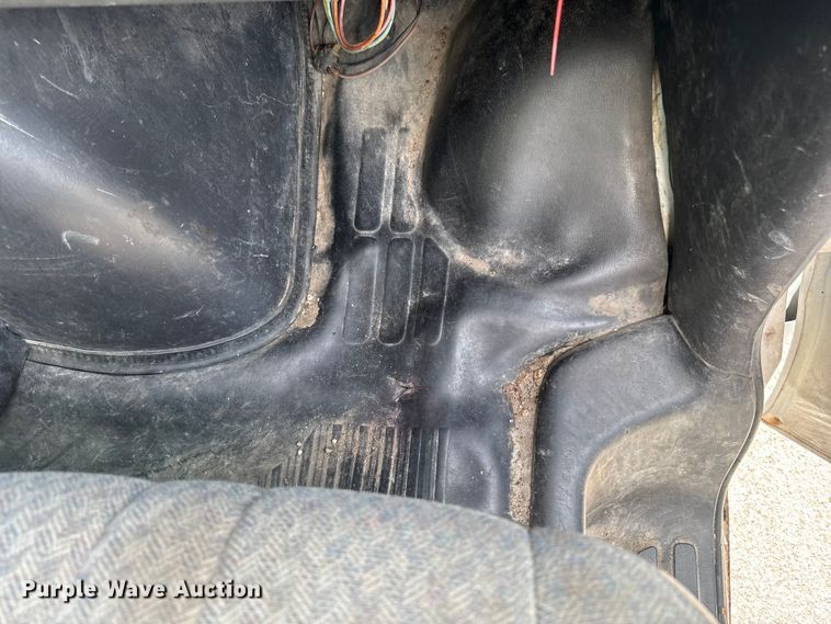 image for item EM2330 2005 Chevrolet Express G3500 box truck