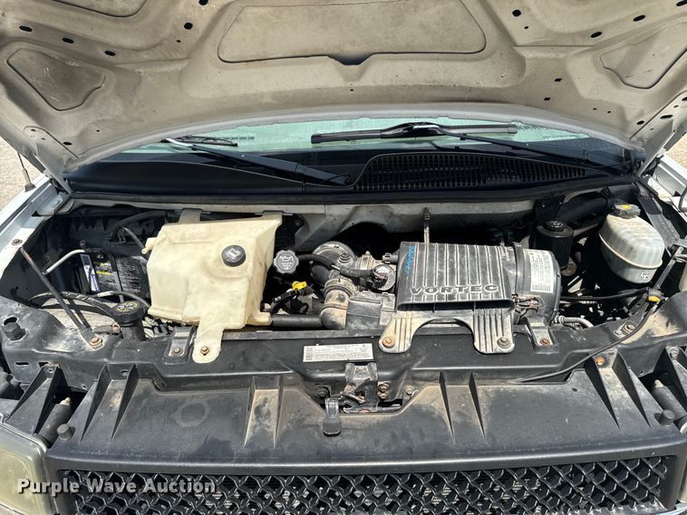 image for item EM2330 2005 Chevrolet Express G3500 box truck