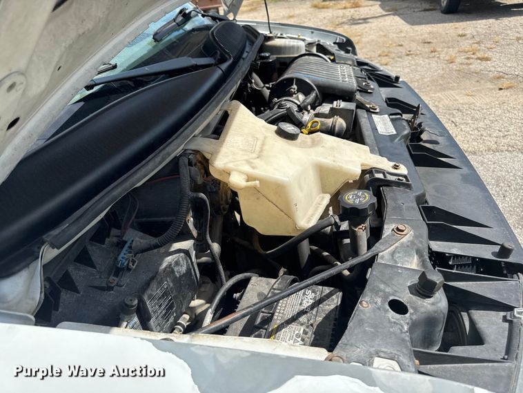 image for item EM2330 2005 Chevrolet Express G3500 box truck