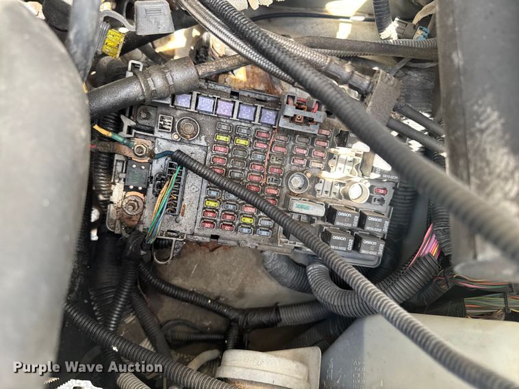 image for item EM2330 2005 Chevrolet Express G3500 box truck