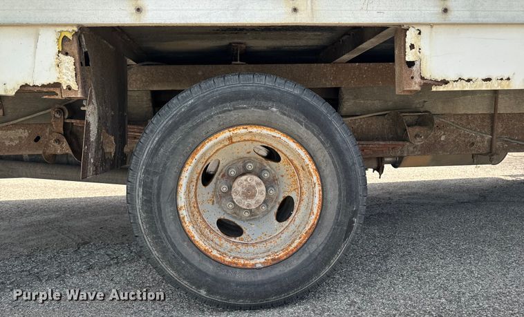 image for item EM2330 2005 Chevrolet Express G3500 box truck