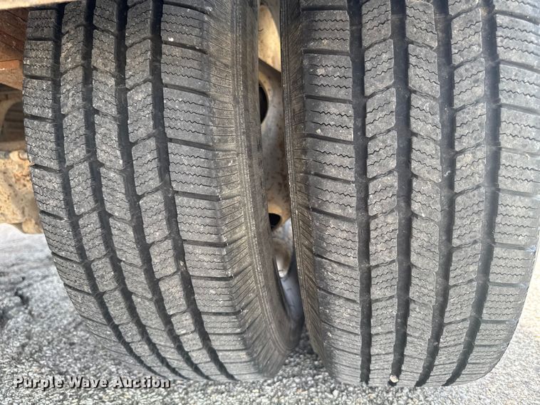 image for item EM2330 2005 Chevrolet Express G3500 box truck