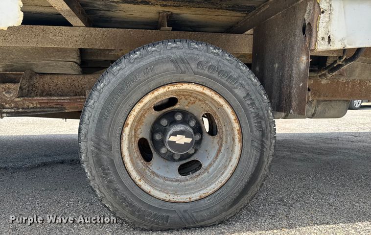 image for item EM2330 2005 Chevrolet Express G3500 box truck