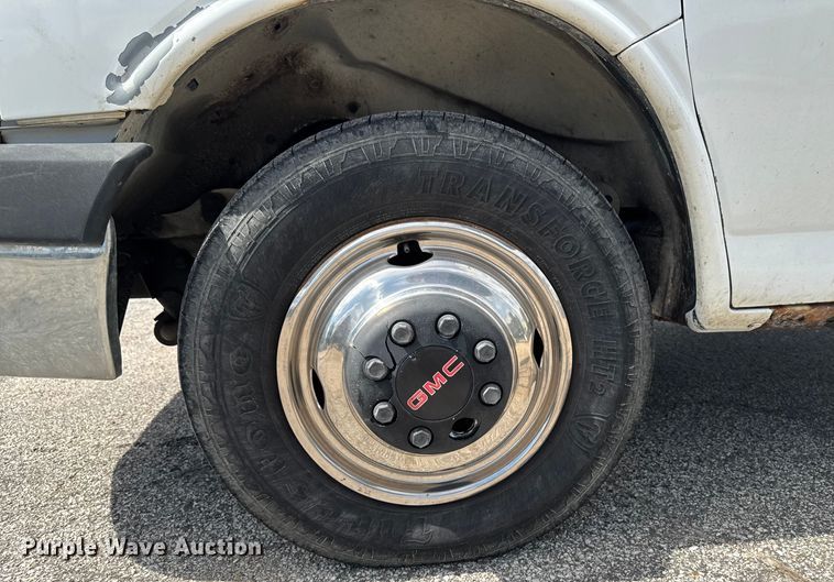 image for item EM2330 2005 Chevrolet Express G3500 box truck