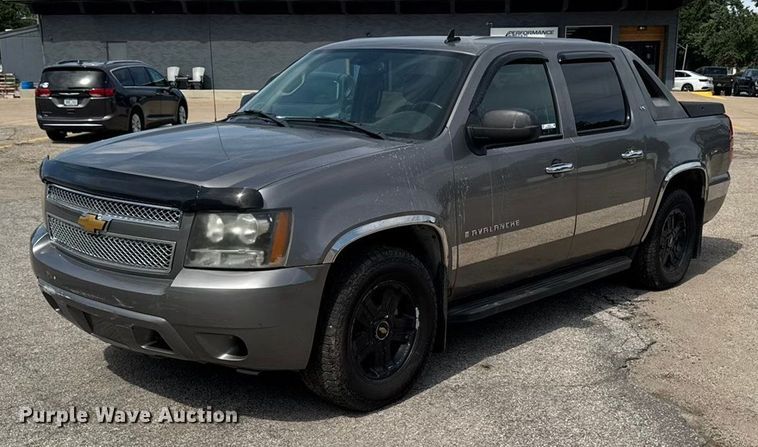 image for item EM2332 2007 Chevrolet Avalanche LS pickup truck