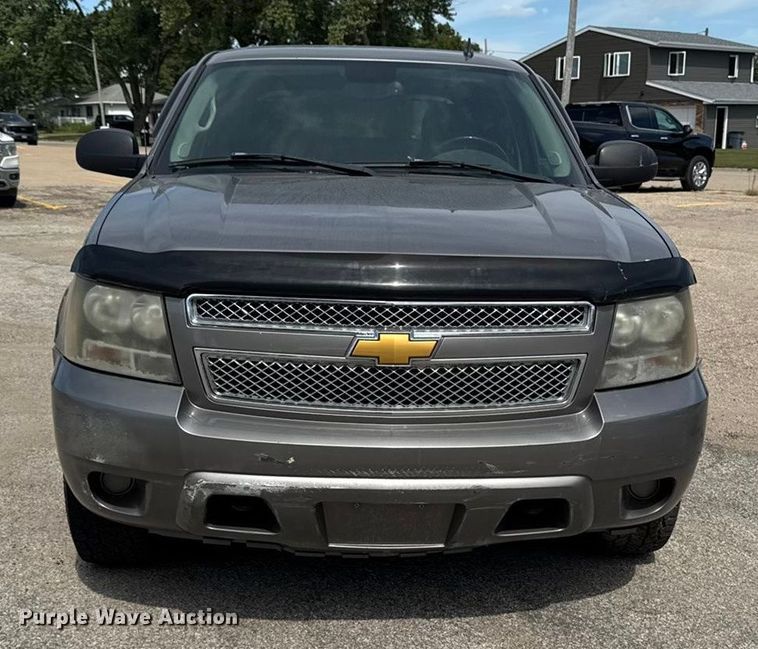 image for item EM2332 2007 Chevrolet Avalanche LS pickup truck