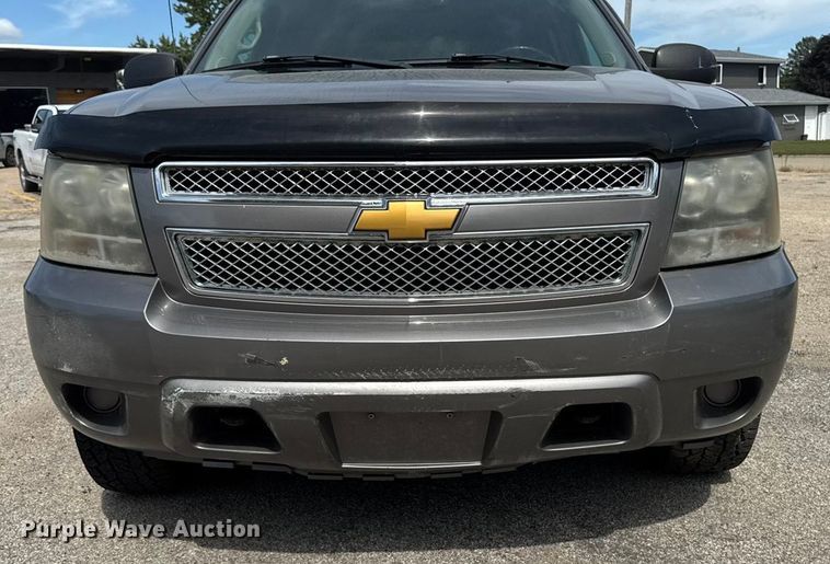 image for item EM2332 2007 Chevrolet Avalanche LS pickup truck