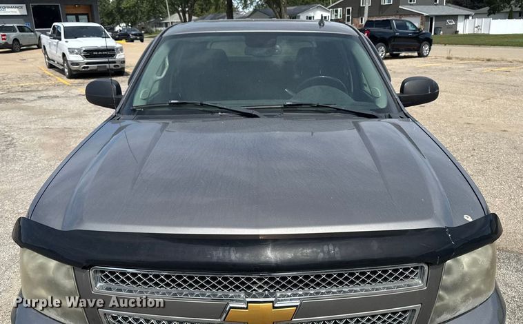 image for item EM2332 2007 Chevrolet Avalanche LS pickup truck