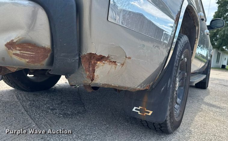 image for item EM2332 2007 Chevrolet Avalanche LS pickup truck