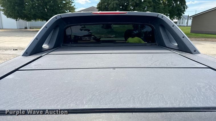 image for item EM2332 2007 Chevrolet Avalanche LS pickup truck