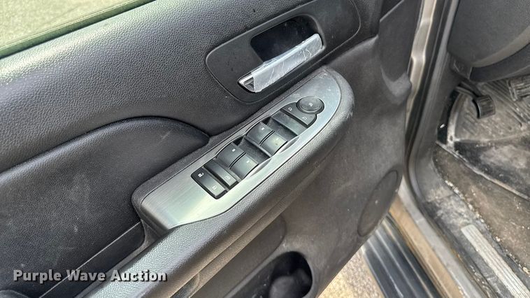 image for item EM2332 2007 Chevrolet Avalanche LS pickup truck