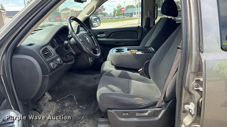 image for item EM2332 2007 Chevrolet Avalanche LS pickup truck