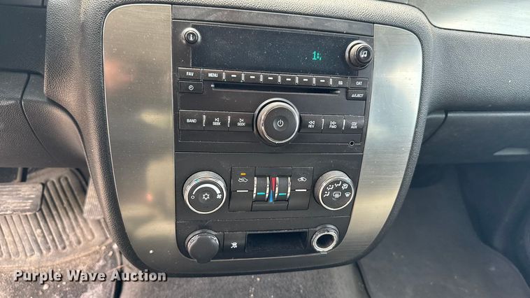 image for item EM2332 2007 Chevrolet Avalanche LS pickup truck