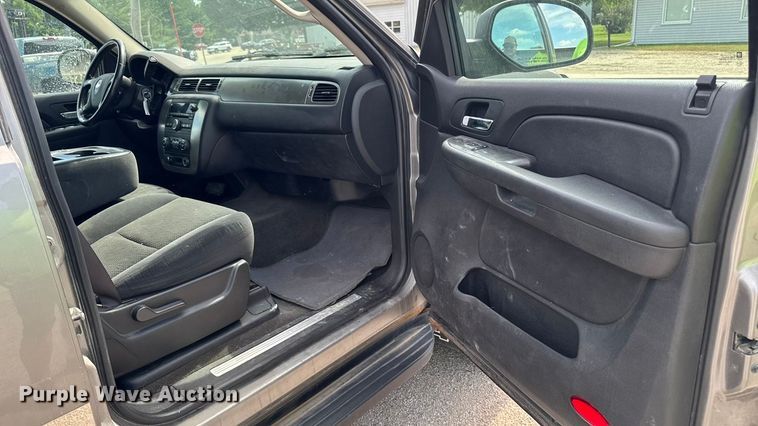 image for item EM2332 2007 Chevrolet Avalanche LS pickup truck