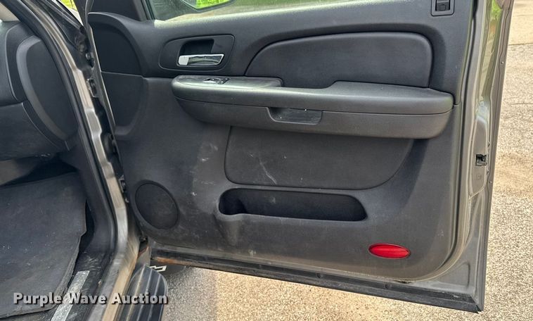 image for item EM2332 2007 Chevrolet Avalanche LS pickup truck