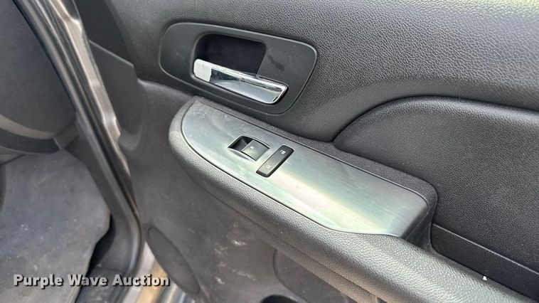 image for item EM2332 2007 Chevrolet Avalanche LS pickup truck