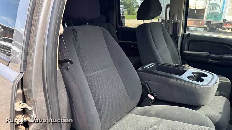 image for item EM2332 2007 Chevrolet Avalanche LS pickup truck