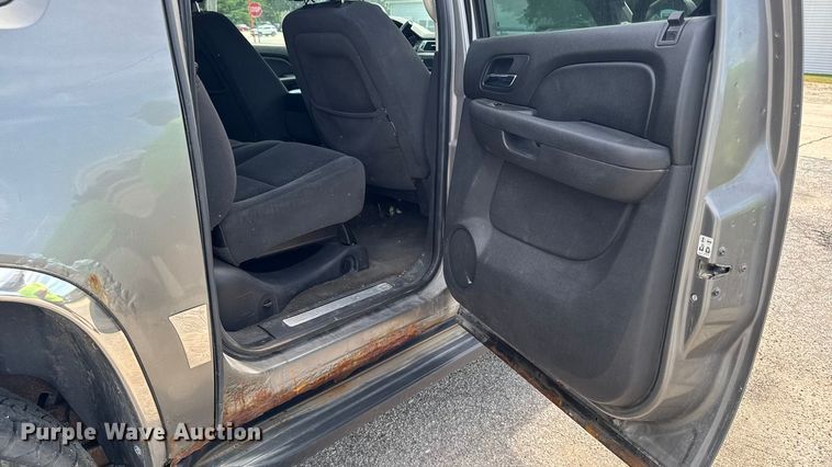 image for item EM2332 2007 Chevrolet Avalanche LS pickup truck