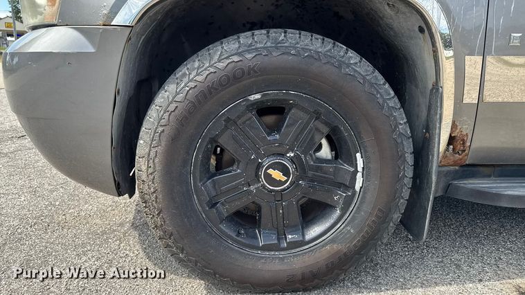 image for item EM2332 2007 Chevrolet Avalanche LS pickup truck