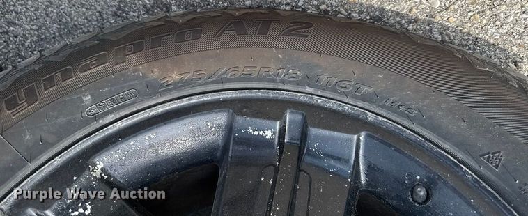 image for item EM2332 2007 Chevrolet Avalanche LS pickup truck