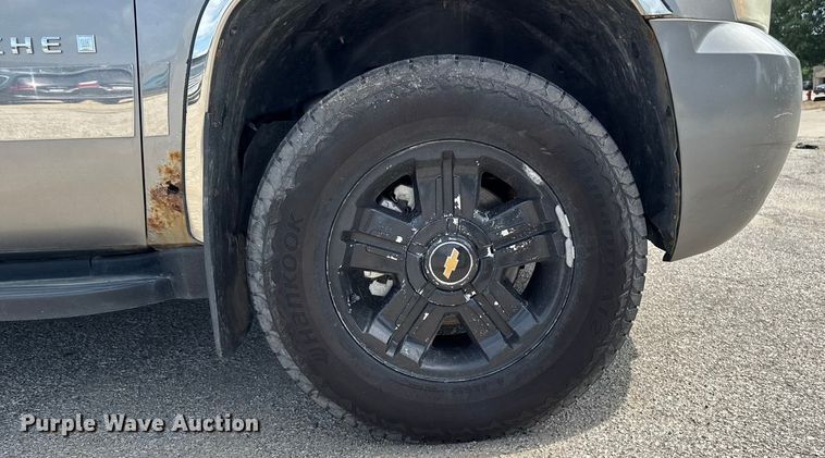 image for item EM2332 2007 Chevrolet Avalanche LS pickup truck