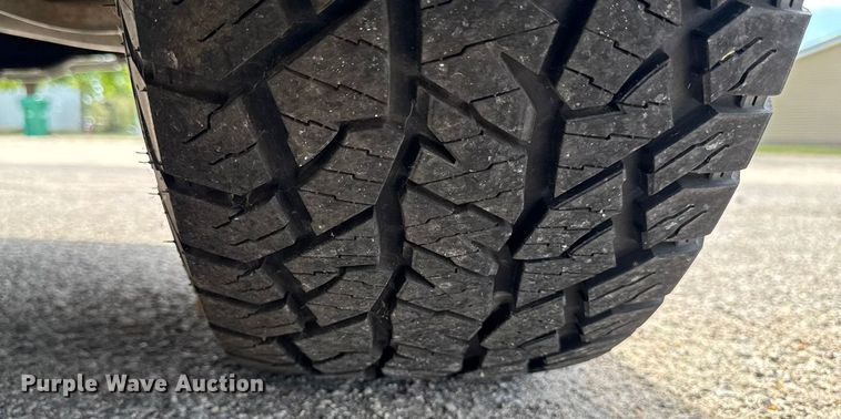 image for item EM2332 2007 Chevrolet Avalanche LS pickup truck