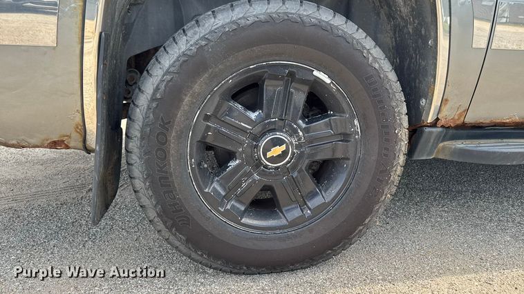 image for item EM2332 2007 Chevrolet Avalanche LS pickup truck