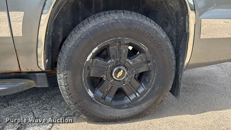 image for item EM2332 2007 Chevrolet Avalanche LS pickup truck