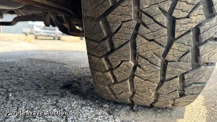 image for item EM2332 2007 Chevrolet Avalanche LS pickup truck