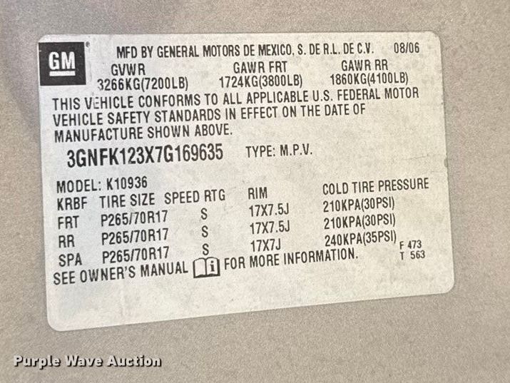 image for item EM2332 2007 Chevrolet Avalanche LS pickup truck