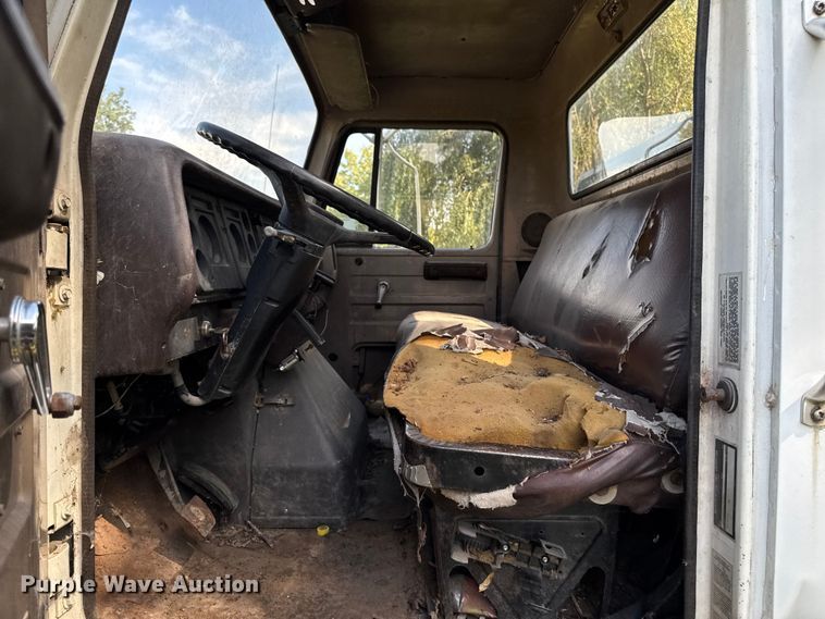 image for item EM2334 1986 International 1954 flatbed truck