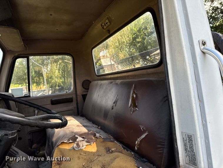 image for item EM2334 1986 International 1954 flatbed truck