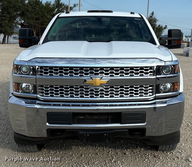 image for item EN5548 2019 Chevrolet Silverado 2500HD Double Cab utility bed pickup truck