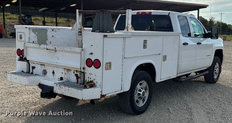 image for item EN5548 2019 Chevrolet Silverado 2500HD Double Cab utility bed pickup truck