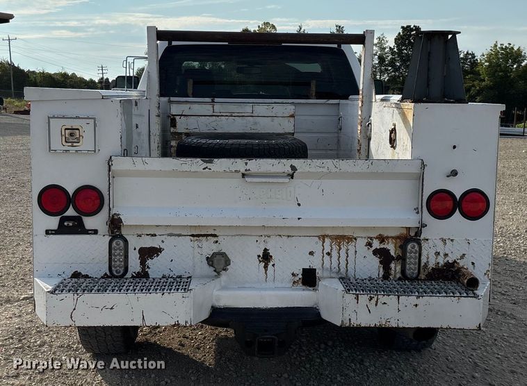 image for item EN5548 2019 Chevrolet Silverado 2500HD Double Cab utility bed pickup truck