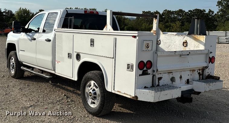 image for item EN5548 2019 Chevrolet Silverado 2500HD Double Cab utility bed pickup truck