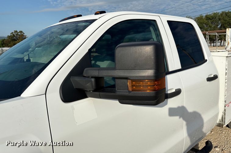 image for item EN5548 2019 Chevrolet Silverado 2500HD Double Cab utility bed pickup truck