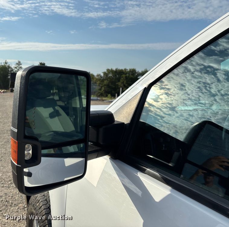 image for item EN5548 2019 Chevrolet Silverado 2500HD Double Cab utility bed pickup truck