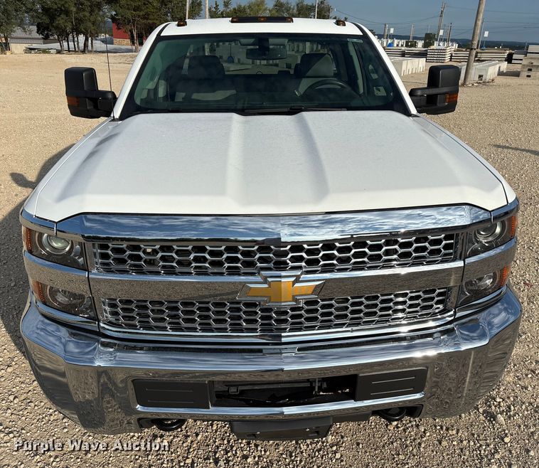 image for item EN5548 2019 Chevrolet Silverado 2500HD Double Cab utility bed pickup truck