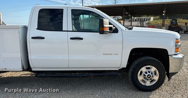 image for item EN5548 2019 Chevrolet Silverado 2500HD Double Cab utility bed pickup truck
