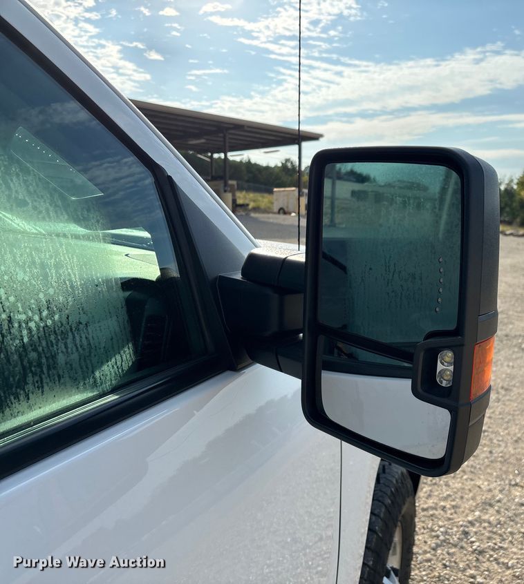 image for item EN5548 2019 Chevrolet Silverado 2500HD Double Cab utility bed pickup truck