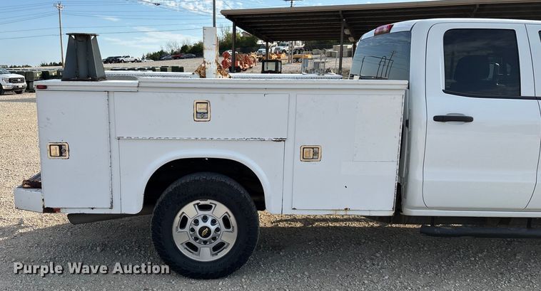 image for item EN5548 2019 Chevrolet Silverado 2500HD Double Cab utility bed pickup truck