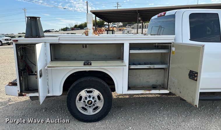 image for item EN5548 2019 Chevrolet Silverado 2500HD Double Cab utility bed pickup truck