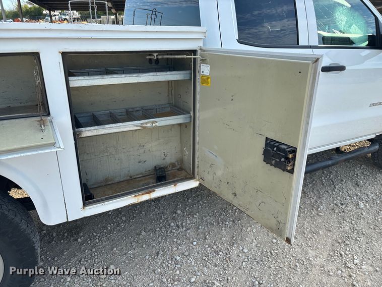 image for item EN5548 2019 Chevrolet Silverado 2500HD Double Cab utility bed pickup truck