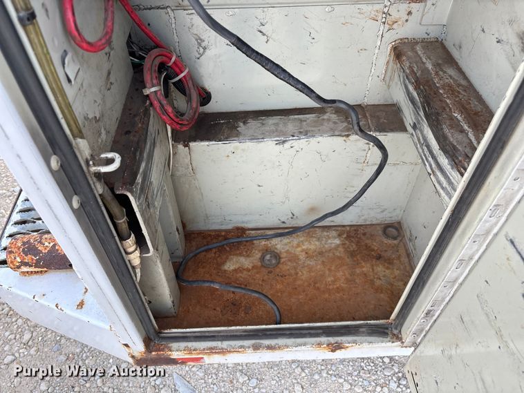 image for item EN5548 2019 Chevrolet Silverado 2500HD Double Cab utility bed pickup truck