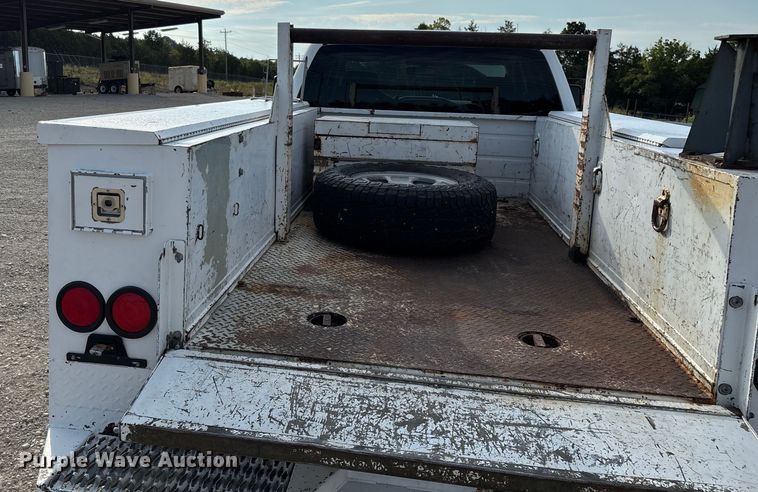 image for item EN5548 2019 Chevrolet Silverado 2500HD Double Cab utility bed pickup truck