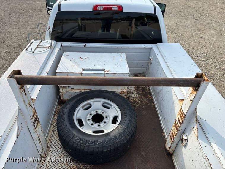 image for item EN5548 2019 Chevrolet Silverado 2500HD Double Cab utility bed pickup truck