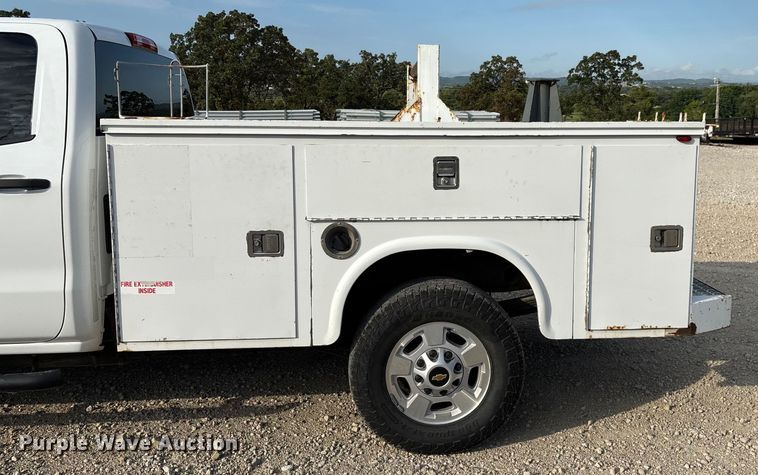 image for item EN5548 2019 Chevrolet Silverado 2500HD Double Cab utility bed pickup truck